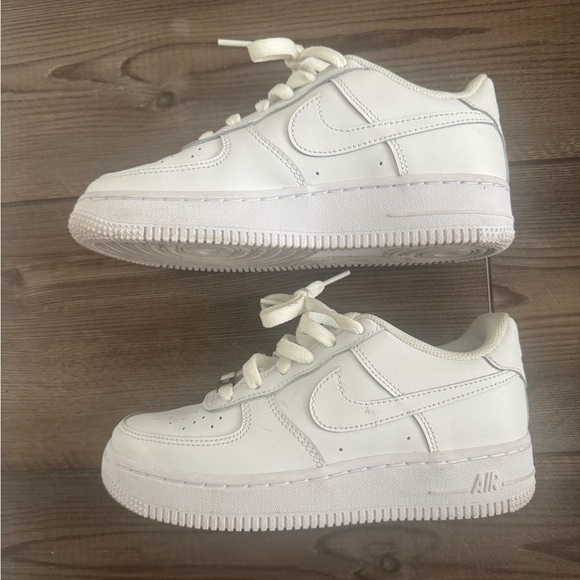 Nike Kids' Air Force 1 White Sneakers - Picture 1 of 5